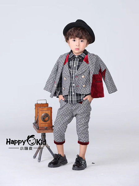 开什么<a href='http://www.61kids.cn/ag?key=童装店' target='_blank_'>童装店</a>比较好？小嗨皮童装值得信赖