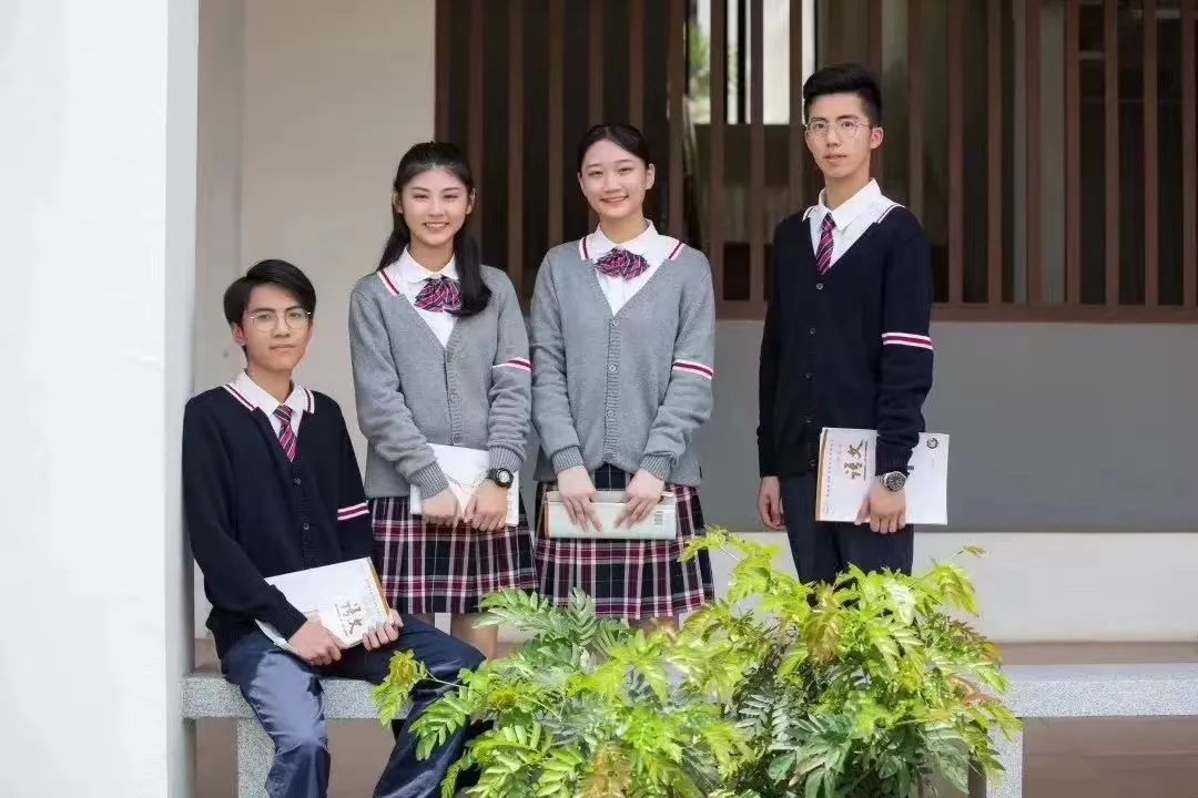 贝乐鼠：为什么学生一定要穿校服？