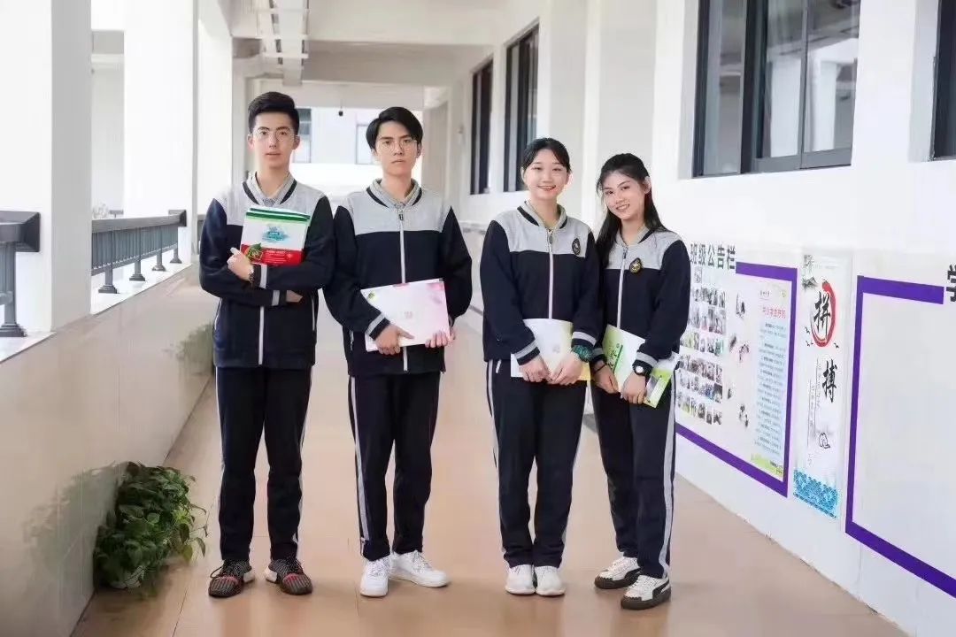 贝乐鼠：为什么学生一定要穿校服？