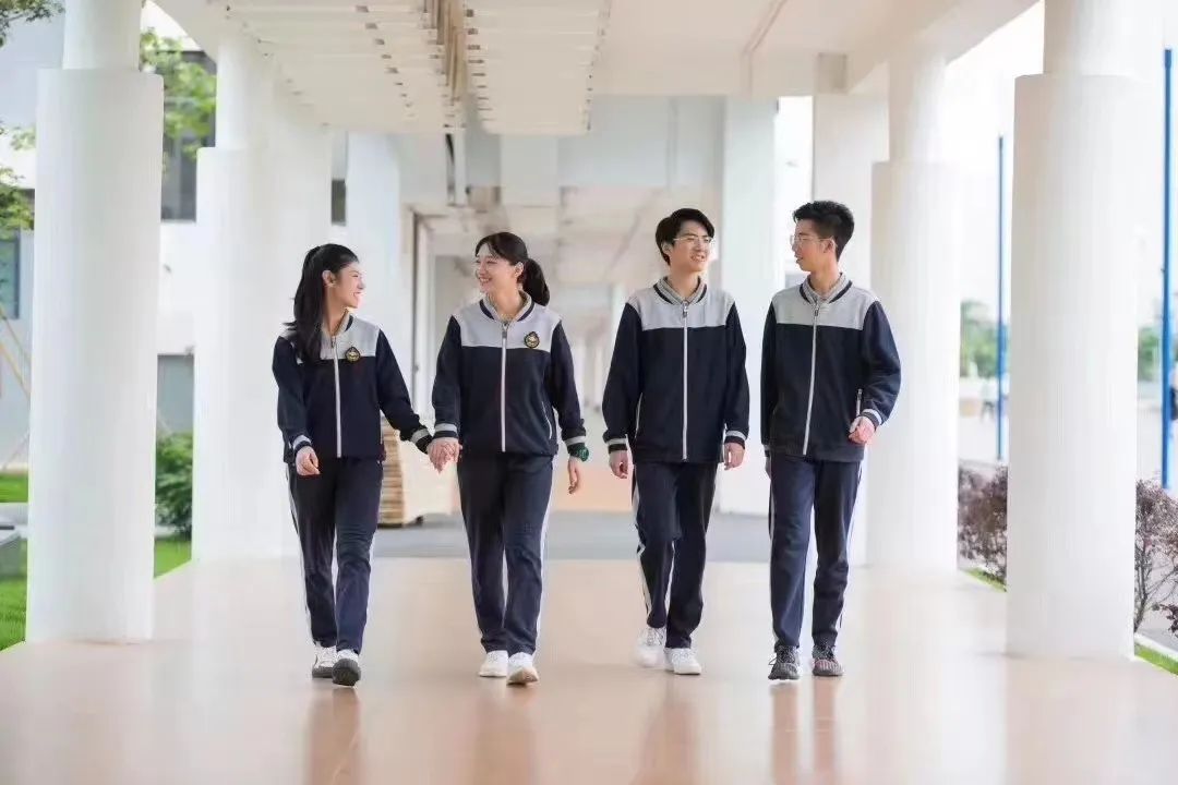 贝乐鼠：为什么学生一定要穿校服？