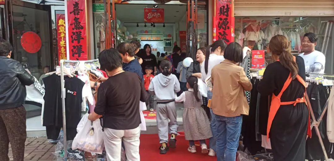 大小孩童装23店齐开，生意火爆！