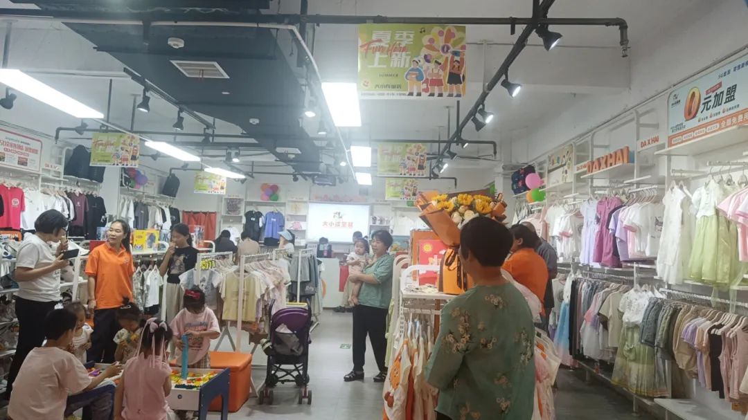 大小孩童装6月新开店铺展示