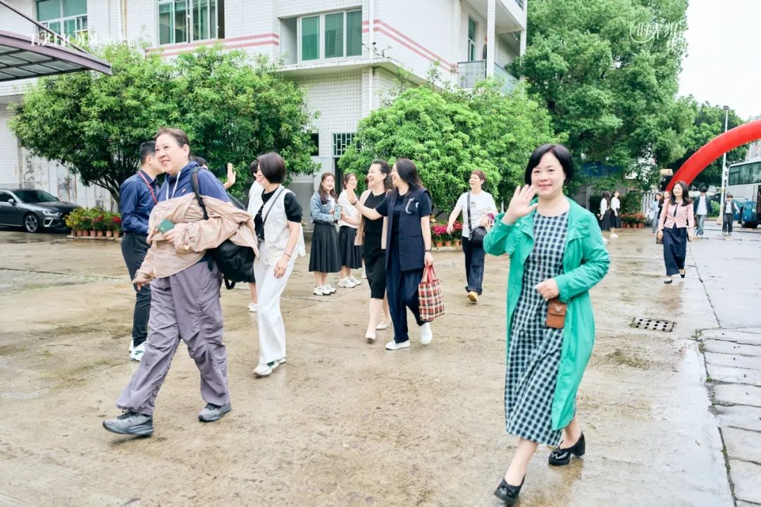 唐朱迪“时光织韵,隽永新装”2025秋冬新品发布会璀璨落幕!