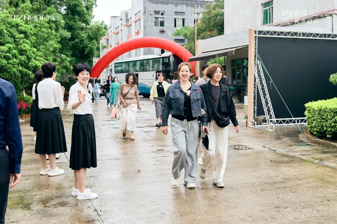 唐朱迪“时光织韵,隽永新装”2025秋冬新品发布会璀璨落幕!