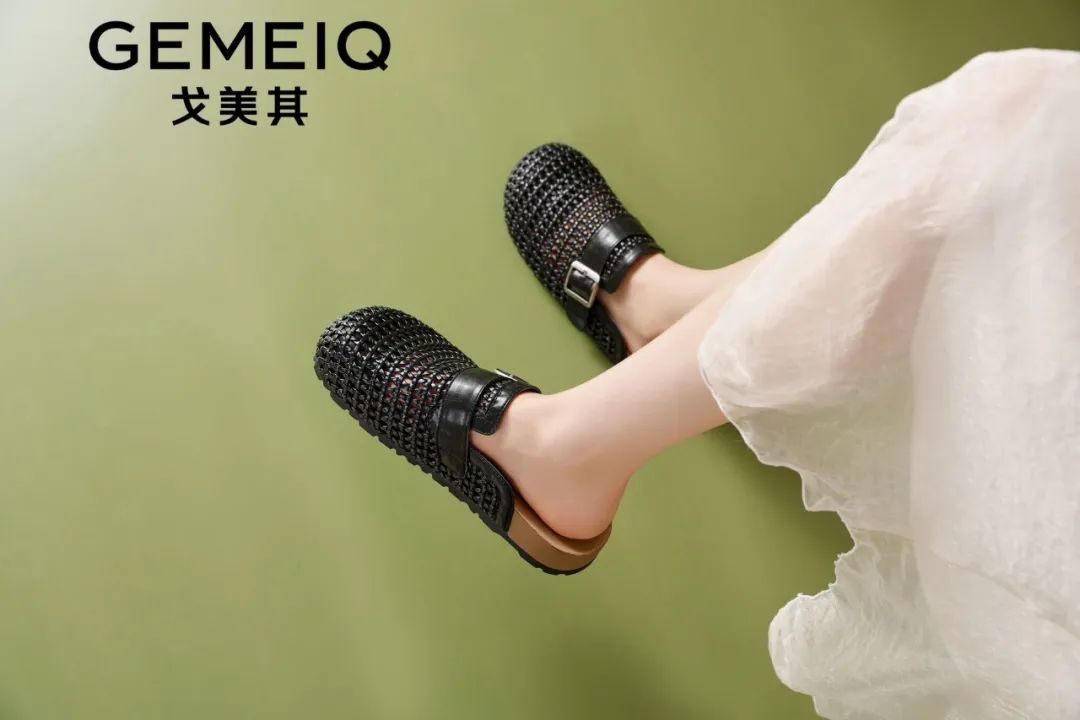 時(shí)裝圈新王:戈美其“編織風(fēng)”涼鞋上市